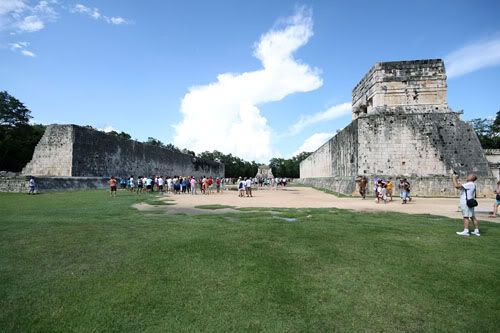 http://img.photobucket.com/albums/v288/Dazbo5/Chichen-Itza-04.jpg