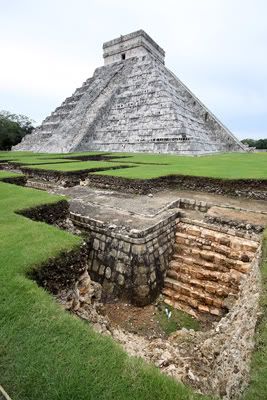 http://img.photobucket.com/albums/v288/Dazbo5/Chichen-Itza-05.jpg