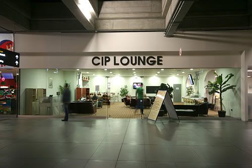 http://img.photobucket.com/albums/v288/Dazbo5/Scuba2/CIP-Lounge.jpg