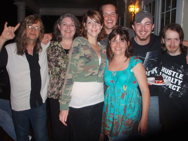 http://img.photobucket.com/albums/v288/stevetheq/FAMILY.jpg