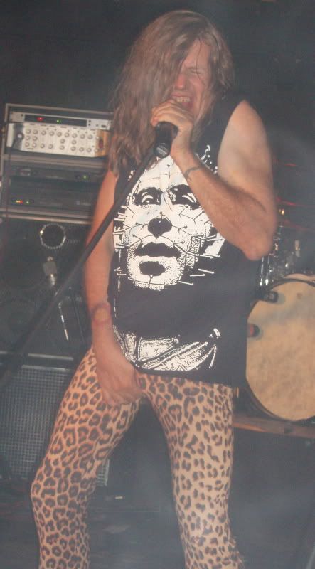      http://img.photobucket.com/albums/v288/stevetheq/STEVELIVE.jpg      