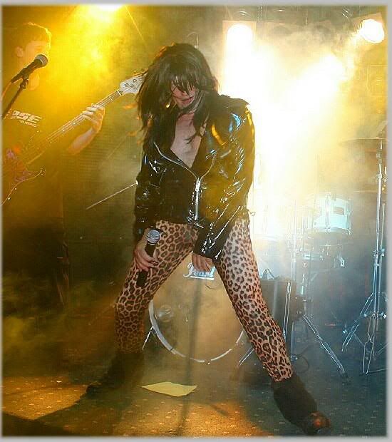 http://img.photobucket.com/albums/v288/stevetheq/SteveTsunamiBenefit550x620.jpg