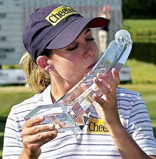 cristie-kerr-trophy-kiss.jpg