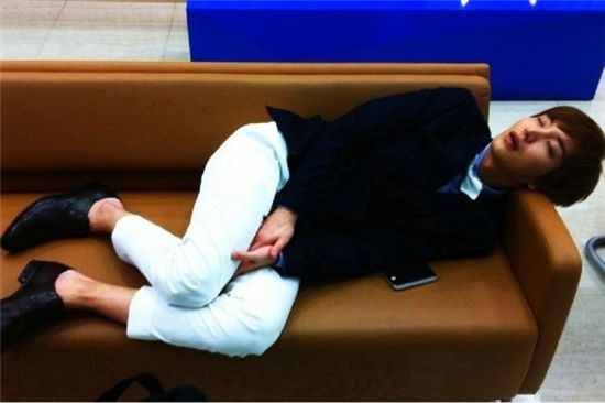 super-junior-lee-teuk-is-a-sleeping-beauty.jpg