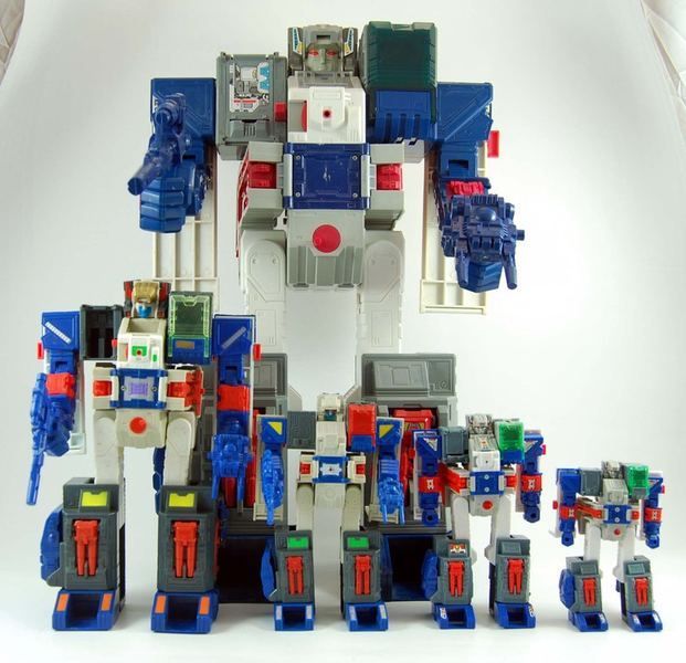 fortress maximus vs metroplex size