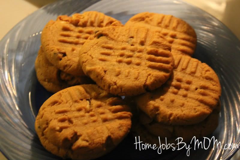 easy chocolate chip peanut butter cookies