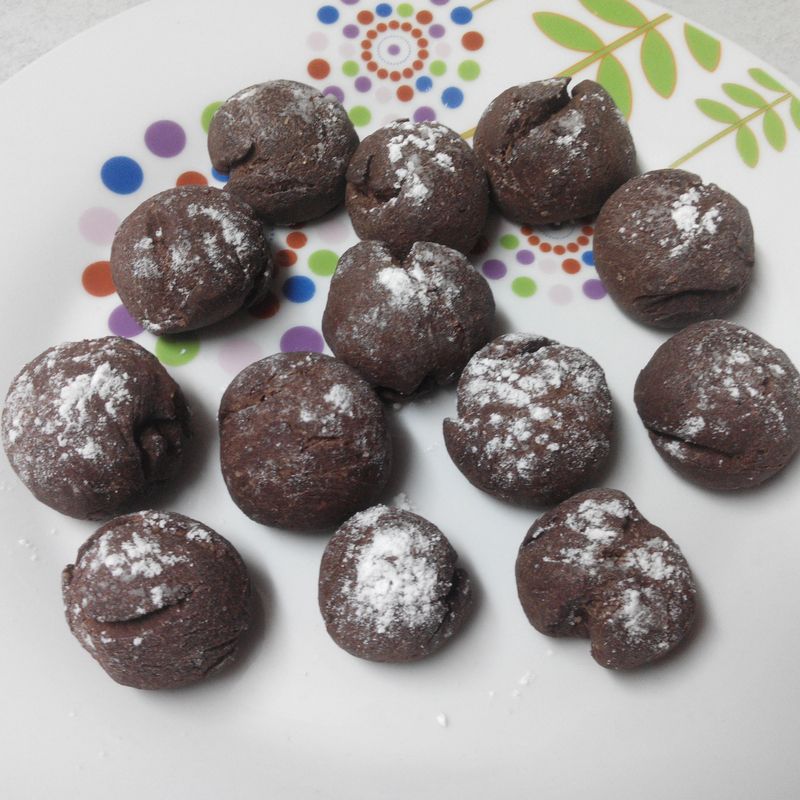 Laracglez: He visto tu receta en Youtube y he hecho las roquitas! están buenaaas, pero creo que la próxima vez les pondré un poco más de azúcar porque el chocolate que utilicé es bastannte amargo D: