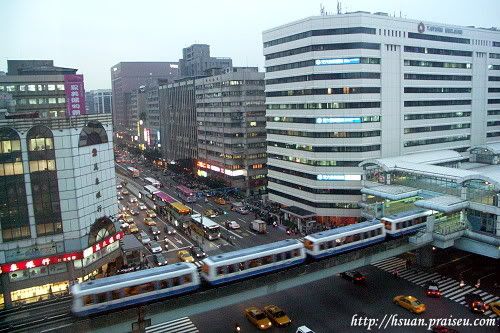 俯視南京東路捷運站