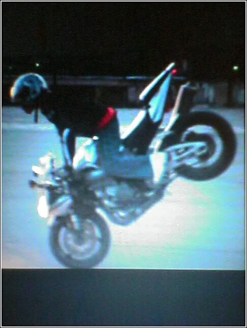 http://img.photobucket.com/albums/v296/Willybeen/Stoppie.jpg