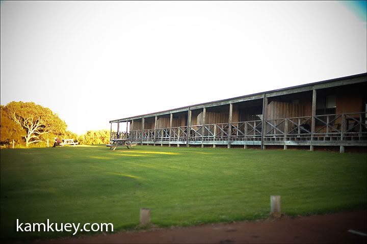 http://img.photobucket.com/albums/v296/kamkuey/Perth/Southern%20Perth%203/f8bf7d29.jpg?t=1284810912