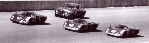 24 Horas de Daytona 1968, los Alfa Romeo 33 llegando 7º, 8º y 9º