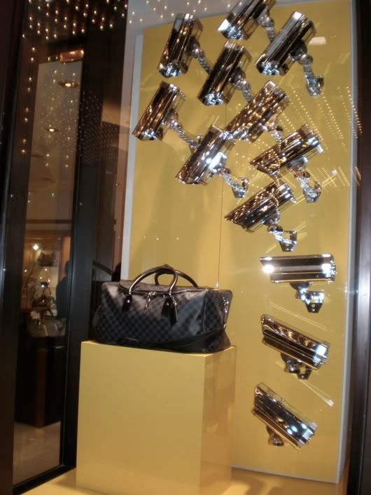 Show us pics of LV store fronts - Page 10 - PurseForum