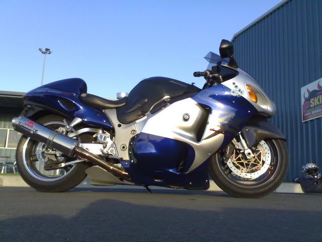 [Image: 01Busa2.jpg]