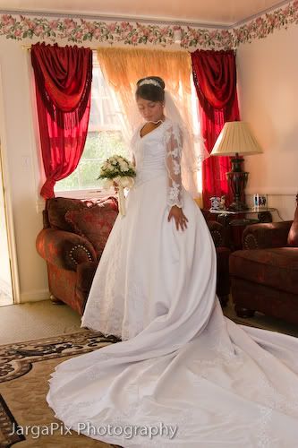 IMAGE: http://img.photobucket.com/albums/v302/jargaguy/LuisCindy-041.jpg