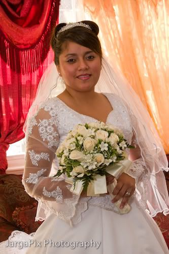 IMAGE: http://img.photobucket.com/albums/v302/jargaguy/LuisCindy-044.jpg