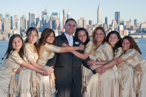 IMAGE: http://img.photobucket.com/albums/v302/jargaguy/LuisCindy-143.jpg