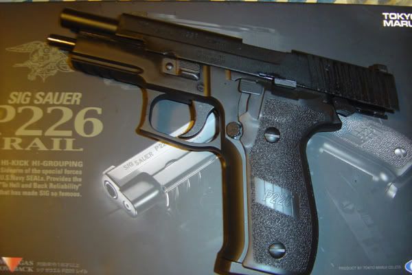 p226slidelock.jpg