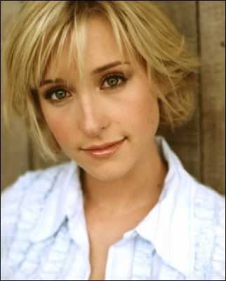 Allison Mack Height