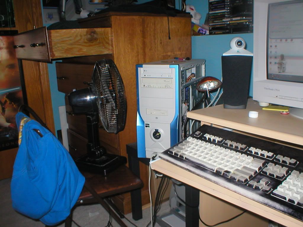 [http://img.photobucket.com/albums/v303/cazor/ghettopc.jpg]