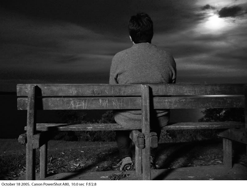 IMAGE: http://img.photobucket.com/albums/v31/Moppie/IMG_6757blackwhite.jpg