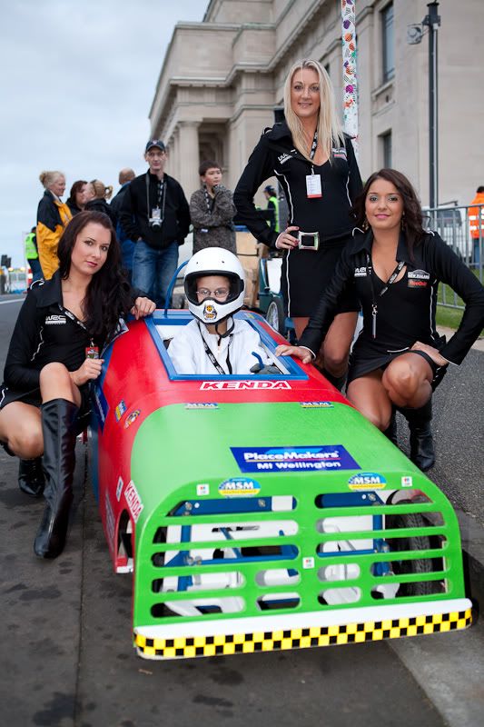 IMAGE: http://img.photobucket.com/albums/v31/Moppie/camtrolley1of3.jpg