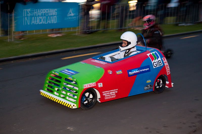 IMAGE: http://img.photobucket.com/albums/v31/Moppie/camtrolley3of3.jpg