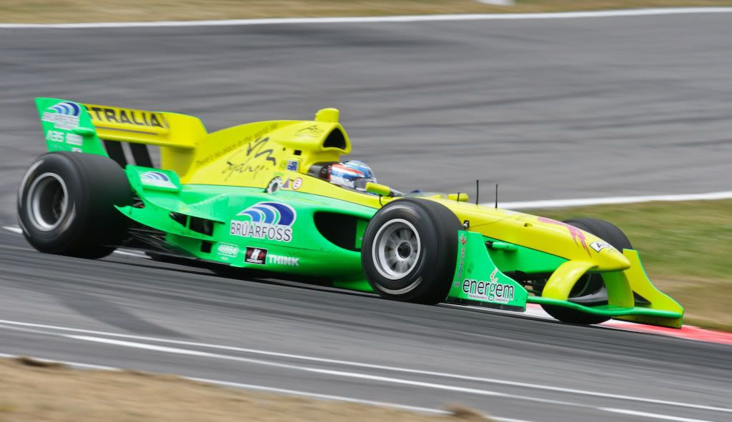 IMAGE: http://img.photobucket.com/albums/v31/Moppie/converted-5702.jpg