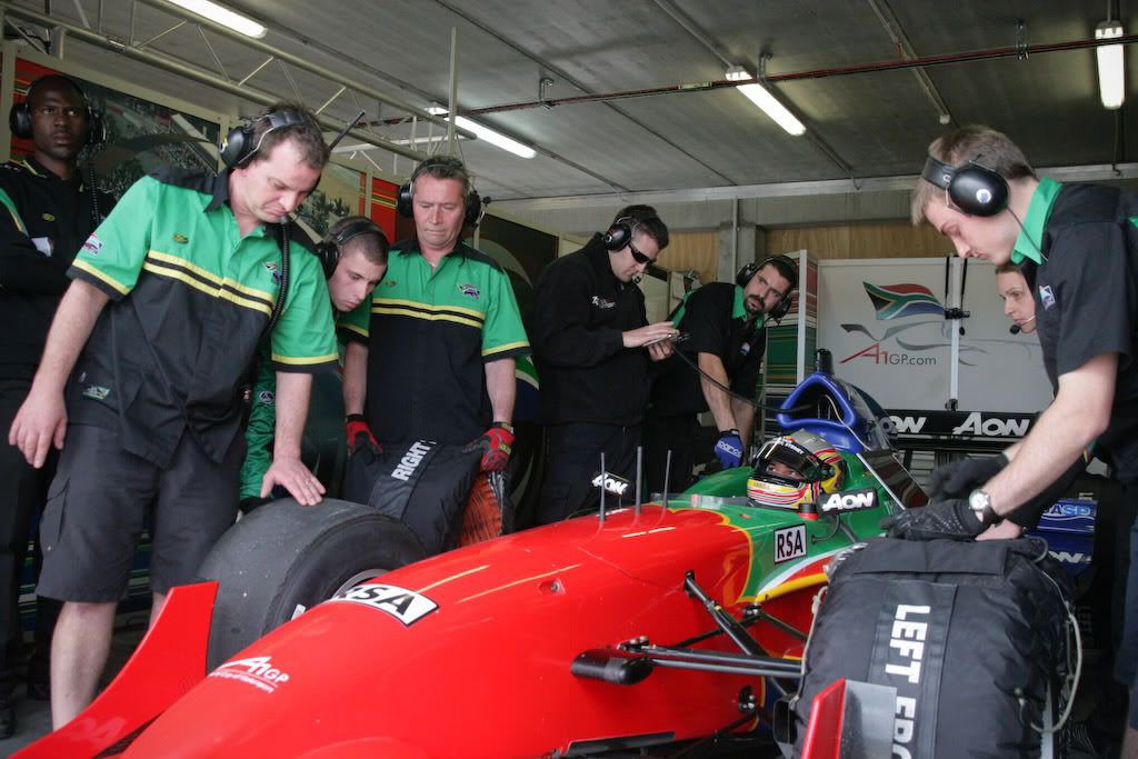 IMAGE: http://img.photobucket.com/albums/v31/Moppie/converted-5721.jpg