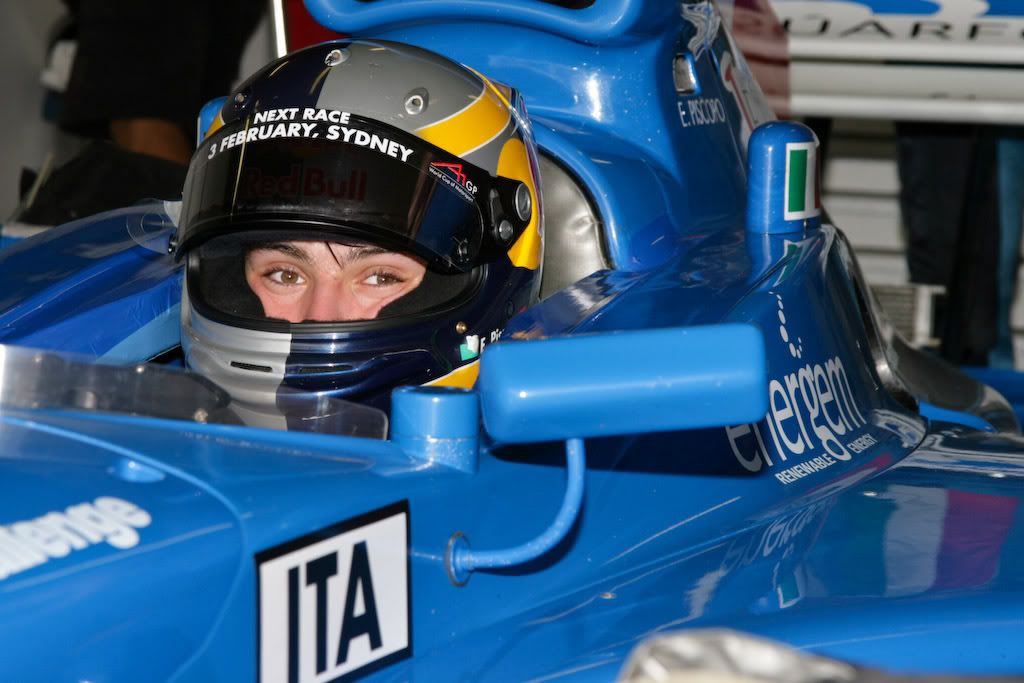 IMAGE: http://img.photobucket.com/albums/v31/Moppie/converted-5733.jpg