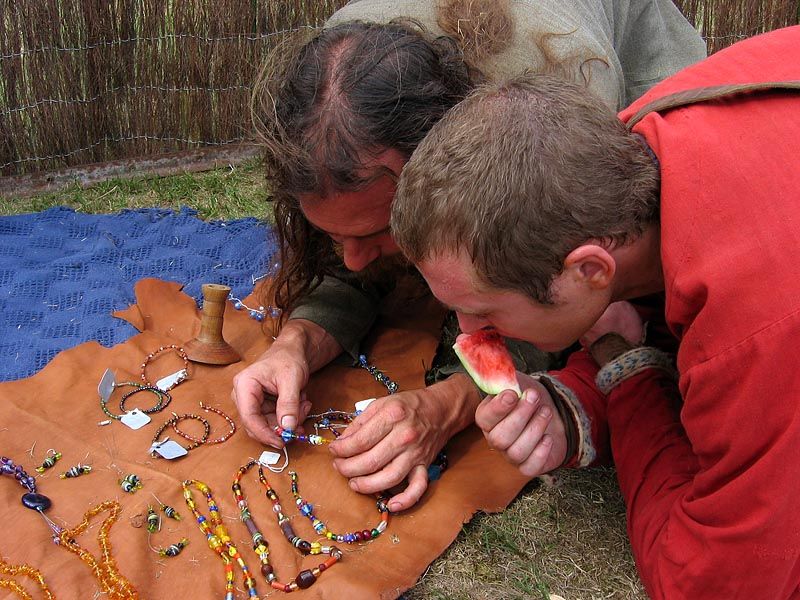 IMAGE: http://img.photobucket.com/albums/v31/Moppie/jousting14.jpg