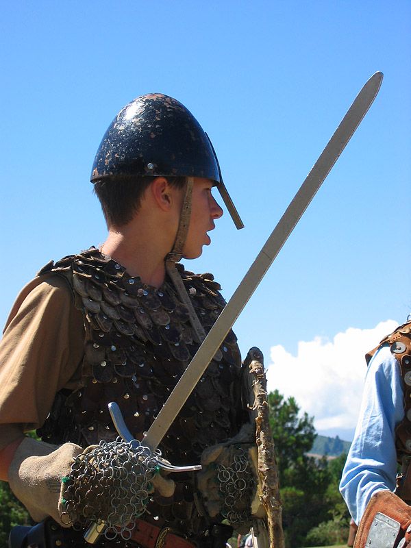 IMAGE: http://img.photobucket.com/albums/v31/Moppie/jousting18.jpg