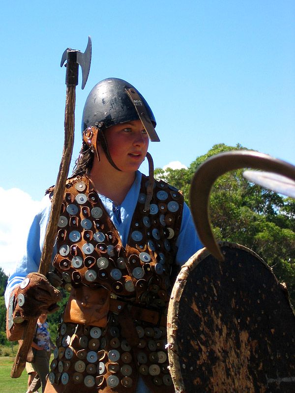 IMAGE: http://img.photobucket.com/albums/v31/Moppie/jousting19.jpg