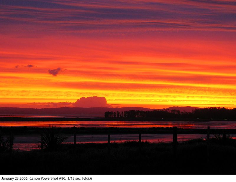 IMAGE: http://img.photobucket.com/albums/v31/Moppie/mangersunset3.jpg