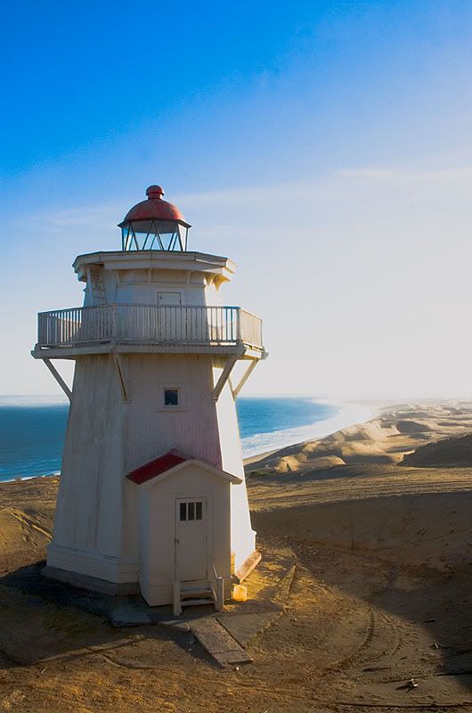 IMAGE: http://img.photobucket.com/albums/v31/Moppie/potoulighthouse.jpg