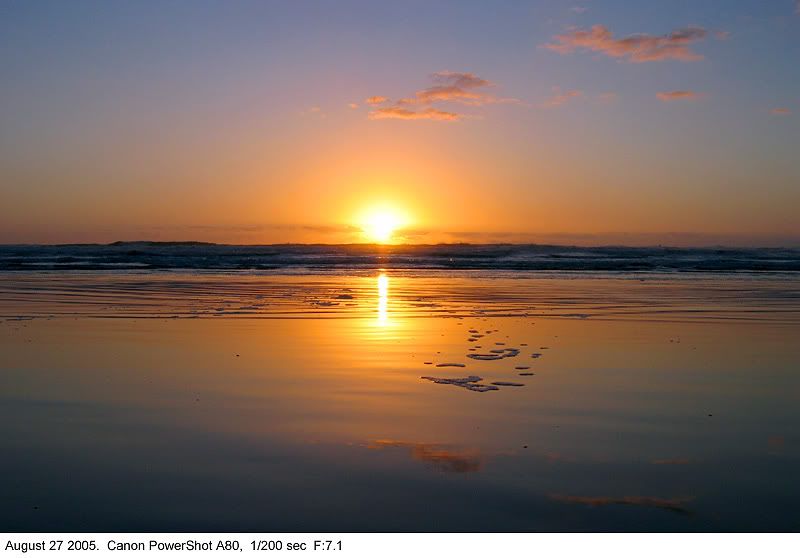 IMAGE: http://img.photobucket.com/albums/v31/Moppie/sunsetreflections.jpg