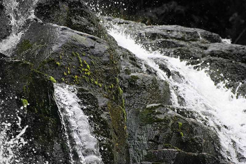 IMAGE: http://img.photobucket.com/albums/v31/Moppie/waterfallpowersmall.jpg