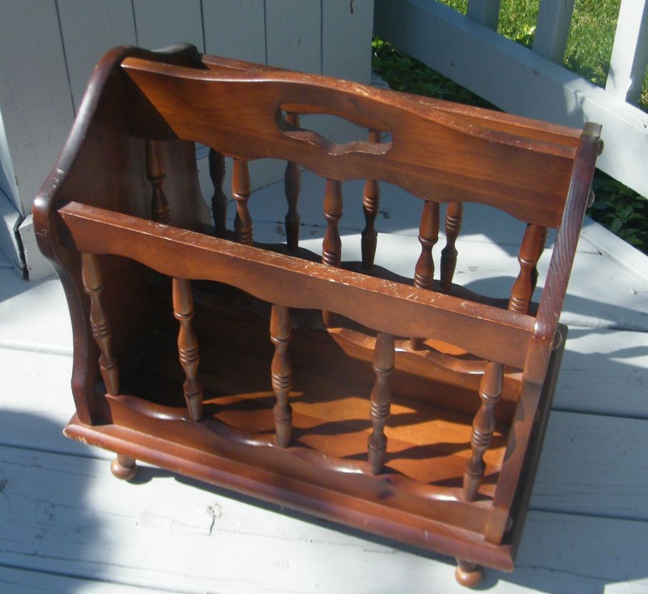  OLD COLONIAL SPINDLE WOOD FANCY FOOTED MAGAZINE BOOK HOLDER RACK