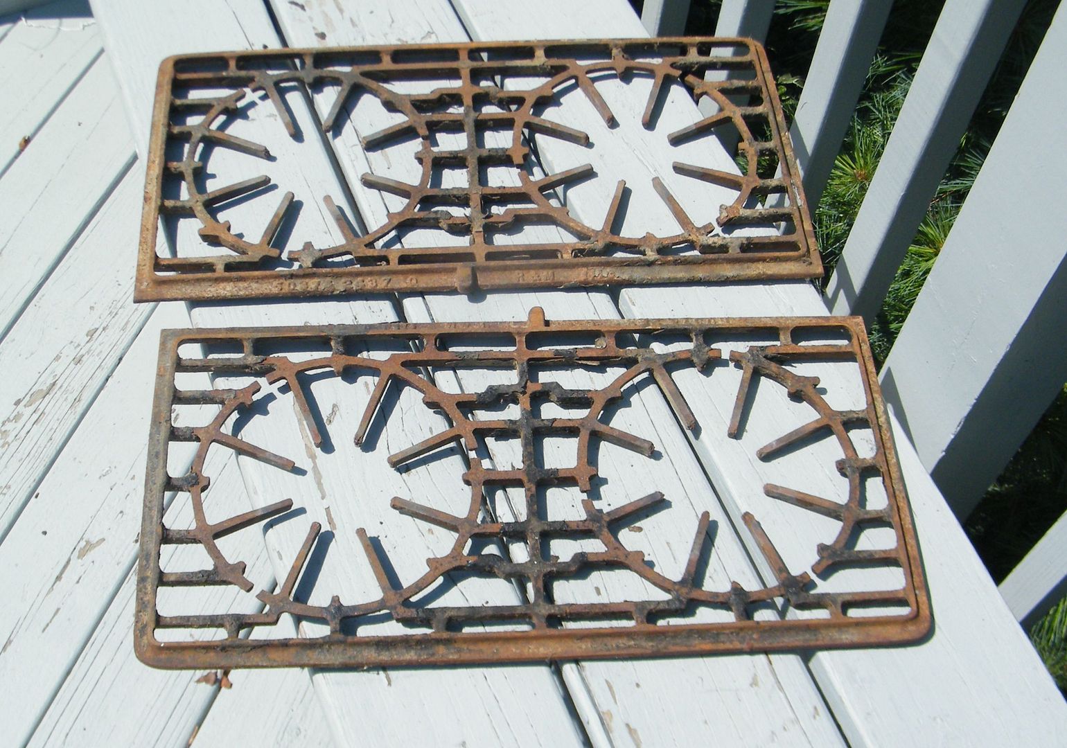 ANTIQUE VINTAGE OLD VICTORIAN R& M CAST IRON STOVE TOP GAS OVEN VENT