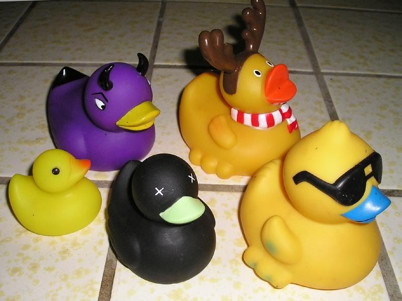 Five_different_rubber_ducks.jpg