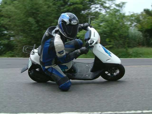 Scooter-Knee-Down.jpg