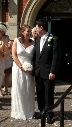 http://img.photobucket.com/albums/v311/hotbutiluvunot/Newlyweds.jpg