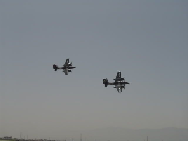 http://img.photobucket.com/albums/v317/ZRX61/AirShow/Chino-09102.jpg