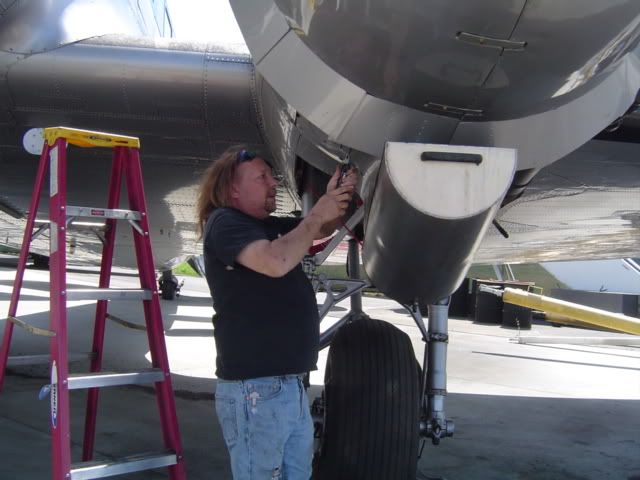 http://img.photobucket.com/albums/v317/ZRX61/Warbirds/DC3T6064.jpg
