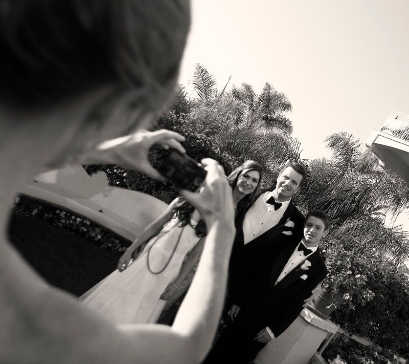 IMAGE: http://img.photobucket.com/albums/v317/bdpAKAknox/TODDwedding2067_1.jpg