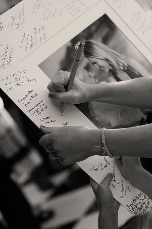 IMAGE: http://img.photobucket.com/albums/v317/bdpAKAknox/TODDwedding2095_1.jpg