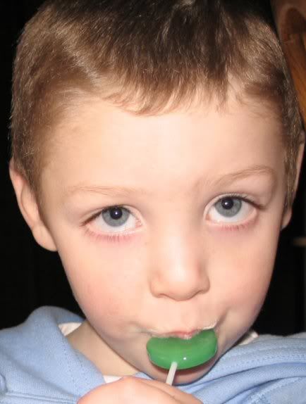 IMAGE: http://img.photobucket.com/albums/v318/crissyk81/greenlollipop.jpg