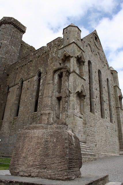 IMAGE: http://img.photobucket.com/albums/v319/troyer16/Picture590RockofCashel2.jpg