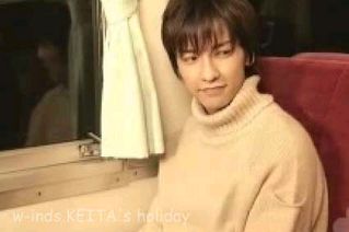 he looks good!! AHHHHHHH!!!! *faints*