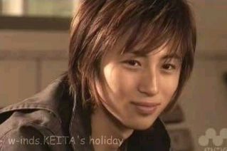 pretty boy. wah.. not one pimple on his face. *envious-ing*