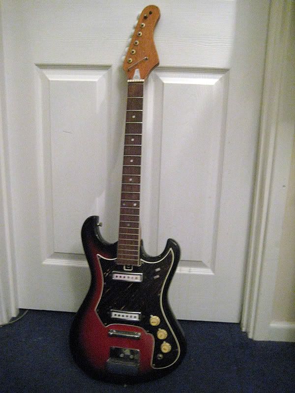 http://img.photobucket.com/albums/v320/vaicine/guitar/guitar-024.jpg